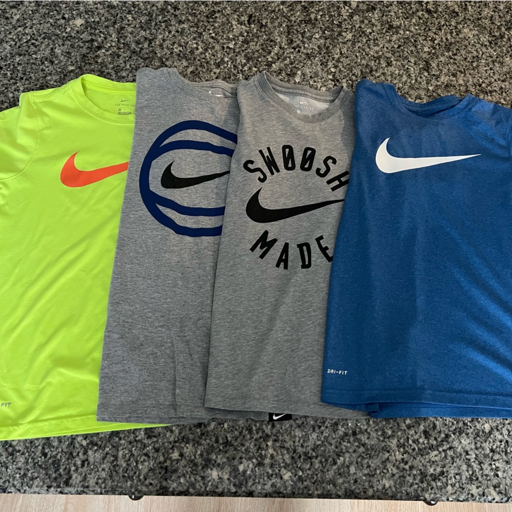 4 Nike T shirts - Boys Medium
